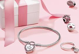 Puteți alege un lănțișor, brățară sfatul nostru: Cadouri Valentine S Day Pentru Ea Belladiva