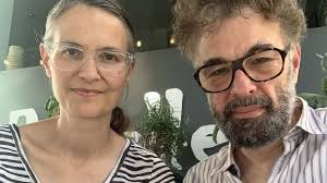 Mit Jan Schomburg in einer Hypnosepraxis