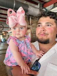 Ivory said I may look like my momma , but I make all my daddy's faces & act  just like him!!!🤭🤣🎀✨🩷