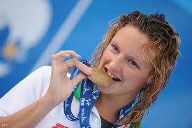 Her fourth olympics, she has never medaled and she now not only sets a new world record, but blows away the field. Index Sport Az Uszo Nemezis Aki Forradalmat Csinal