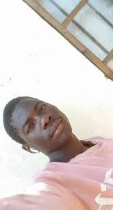 TrackingTheLegends Bwanali Makote, yemwe amajambula makanema, wajambula ma  president onse adziko lino, kuyambira mu nthawi ya mtsogoleri woyamba wa  dziko lino, Dr Hastings Kamuzu Banda. Iyeyu ndi yemwenso anajambula kanema  wa Tina