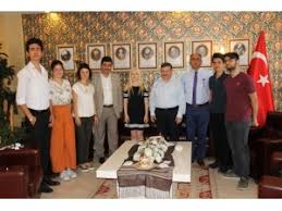 Yükseköğretime geçiş sınavı'nda (ygs) 500 tam puan alarak türkiye birincileri arasına giren cemre efe karakaş, i̇ha'ya konuştu Yks Nin Basarili Ogrencileri Altinla Odullendirildi