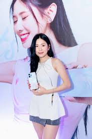 ပန်းကလေး (A Flower )-Lu Hpring ( Official Music Video ) Composer:Thein Linn  Soe Music produced by Bookie Mixing and Mastering:Hsan Moe Htet This Music  Video is uplifted by Coca-Cola #LuHpring , #aflower , #