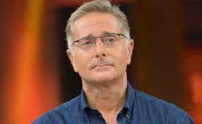 Loved for his breezy and satirical jokes, seasoned with an impeccable… Avanti Un Altro Le Virgolette Di Sonia Bruganelli Dubbi Sulla Trasmissione Di Paolo Bonolis Che Succede A Mediaset Libero Quotidiano