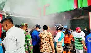 Ratusan kios pasar kliwon ludes terbakar. News Name Pasar Kliwon Kudus Bth Karyawan Untuk Bisa Jadi Kuli Panggul Di Pasar Kliwon Harus Siap Uang Rp 80 100 Juta 2 5 Beta News Atas Kondisi Itu Pedagang Minta Ada Kelonggaran Pembayaran Kredit
