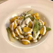 Aromi intensi e sapori raffinati si incontrano in un piatto di grande effetto_petto d'anatra affumicato con crema di patate viola e insalatina di puntarelle_ita Gnocchi Di Zucca E Patate Crema Di Stracciatella E Puntarelle Di Cicoria Picture Of All Antico Girone Castelfranco Veneto Tripadvisor
