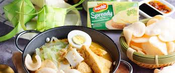 Berbeda dengan lontong sayur jawa yang mengutamakan cita rasa gurih dan asin, maka lontong sayur padang ini lebih terasa pedasnya, namun seperti kita tahu bahwa pedasnya resep masakan padang ini tetap saja nikmat. Berbagai Makanan Khas Indonesia Dan Daerah Asalnya Dapur Keju Prochiz