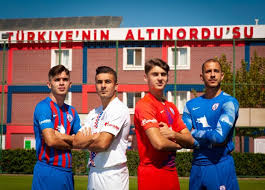 Süper lig 'in kurulduğu ilk sezonda yer alan 16 takımdan bir tanesidir. Altinordu Dan Izmir Temali Forma