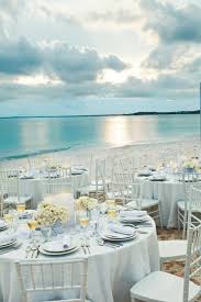 Le coffre en bois bleu et blanc décoration bord de mer pourra être garni de friandises ou de sel marin ou de senteurs. Pin En Mariage Au Bord De L Eau