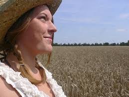 Foto Kesenangan Musim Panas Yang Suntik Dengan Gandum Dan Antara Menikmati  Alam Dan Kehangatan Foto Dan Gambar Untuk Download Gratis