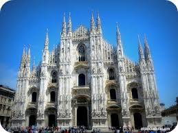 Βρίσκεται σε υψόμετρο 120 μέτρων στην πεδιάδα της πιο πυκνοκατοικημένης και αναπτυγμένης περιφέρειας της χώρας. Milano Se Mia Mera Ta Kalytera A3io8eata My Pretty Travels