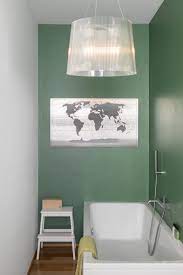 Interior Re Looking Di Locale Bagno Con Esecuzione Di Smalto Color Verde Inserimento Di Lampada Ge By Bagno Verde Combinazioni Di Colori Casa Bagno Con Doccia