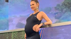 May 20, 2021 · a principios de marzo, gal gadot, actriz reconocida por su interpretación de la mujer maravilla, se lució en las presentaciones de los globos de oro 2021 con un look compuesto por un holgado diseño blanco de givenchy, complementado con un peinado retro y joyas de tiffany & co. 0hpkilua7 Hhkm