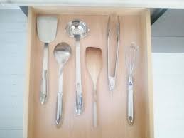 Zero Waste Essentials Simplify Your Kitchen Keeping Utensils You Utilize Most And Ones That Serve Cuisine Minimaliste Interieur Minimaliste Maison Minimaliste