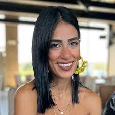 Lesley Hanna's Instagram, Twitter & Facebook