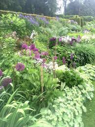 Kelly Weare On Twitter Beautiful Gardens Landscape Curbing Sloped Garden