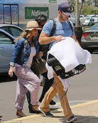 A pregnant jennifer love hewitt stepped out in los angeles sunday with fiancé brian hallisay and a friend. Jennifer Love Hewitt Returns From Hawaii Family Vacation Jennifer Love Hewitt Jennifer Love Brian Hallisay