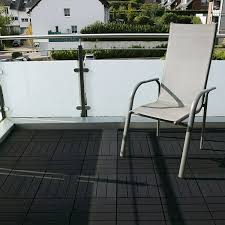 Für einen sauberen schnitt setzt du deine säge am besten in einem 90° winkel an die wpc diele an und schneidest diese durch. Wpc Klickfliese Anthrazit 30 X 30 Cm 10 Stk Bauhaus