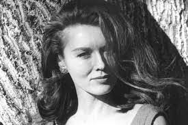 Lonnie Hopper's Instagram, Twitter & Facebook