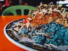 Rice served with a selection of fried fish, chicken, vegetables, and indian curries and dahls, and papadom, on a signature banana leaf, this is a native indian dish that malaysians know and love. Malaysian Food 35 Dishes To Try In Malaysia Will Fly For Food