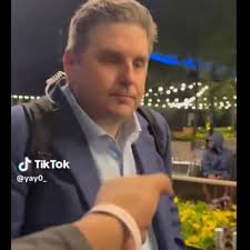 Weirdo Knicks Fan Confronts ESPN's Brian Windhorst After Beating Celtics