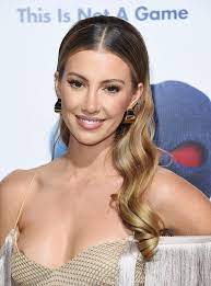 Sermos os protetores da terra tem seus lados negativos, já que temos inimigos, assim como a liga também tem, e eles sabem que uma. Natasha Hall Picture