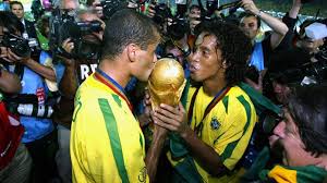 La nazionale di calcio del brasile ha vinto cinque volte il torneo della coppa del mondo fifa, la maggior parte di qualsiasi altra squadra, nel 1958, 1962, 1970, 1994 e 2002.brasile e germania sono le uniche squadre a riuscire a qualificarsi per tutti i mondiali per i quali sono. Chi Ha Vinto Piu Mondiali Di Calcio L Albo D Oro Della Coppa Del Mondo