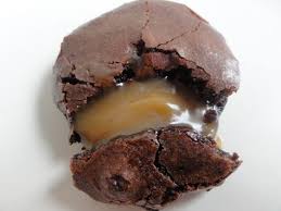 Fondant Au Chocolat Et Son Coulant Caramel Au Beurre Sale Fondant Au Chocolat Recette Facile Recette Cupcake Fondant Au Chocolat