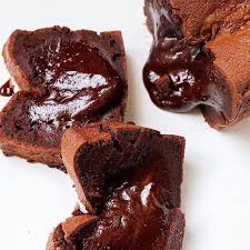 Avec Gallymini Patisse C H O C O L A L A Mais Qui Revoila Mon Super Fondant Au Chocolat Il Faut Bien Entretenir Le W Yummy Food Desserts My Recipes