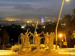 Hace Un Tiempo Inusual Que En Muchas Ocasiones Nos Ofrece Unos Cielos Espectaculares Para Plasmarlos En Una Foto Hoy La Entra Cataluna Espana Barcelona Espana