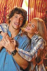 Antes de que telefe emita el primer capítulo de casi ángeles, sus protagonistas emilia attias y nicolás vázquez realizaron un vivo que movilizó a todos los fans de la tira juvenil. Nicolas Vazquez And Emilia Attias Dating Gossip News Photos