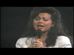 Why does candy hemphill christmas not sing with the gaithers anymore what happened? Candy Hemphill Christmas The Master Of The Wind Youtube