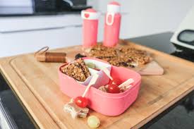 Besonders für kinder ist diese aus wesentlicher bedeutung, damit der wuchs und entwicklung optimal mit nährstoffen versorgt werden. Kleine Snacks Fur Kindergarten Gesunde Rezepte Mepal Erfahrungen