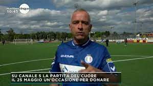 Le due squadre saranno quelle dei campioni per la ricerca e la nazionale cantanti. Partita Del Cuore Le Scuse Di Ramazzotti Non Siamo Sessisti Aurora Allontanata Da Due Persone Dello Staff