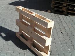 Täglich produzieren wir in unserem werk bis zu 1.500 europlatten. Europalleten