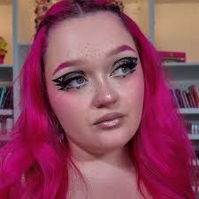 Lindsey Rowley (@linsmakeuplooks) • Instagram photos and videos