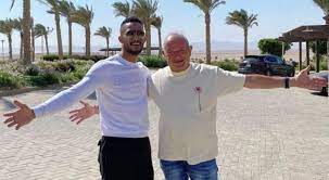 الواقع أن الملياردير المصري نجيب ساويرس يتفاوض حالياً مع مالكي جزيرتين يونانيتين على خطة لإعادة توطين مئات الآلاف من اللاجئين وتشغيلهم في بناء المساكن والبنية. Ù†Ø¬ÙŠØ¨ Ø³Ø§ÙˆÙŠØ±Ø³ ÙŠÙƒØ´Ù Ø¹Ù† Ø±Ø£ÙŠÙ‡ Ø¨Ù…Ø³Ù„Ø³Ù„ Ø§Ù„Ø¨Ø±Ù†Ø³