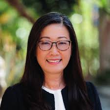 W O M E N O F I N F L U E N C E :