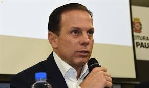 Gestão estadual recomenda que prefeituras sigam a mesma. Pessoas Acima De 60 Anos Devem Evitar Aglomeracao Mercado