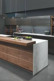 Melange Des Matieres Chaleureux Et Tendance Quartz Bois Quarzo Cuisine Moderne Cuisine Design Moderne Cuisine Contemporaine
