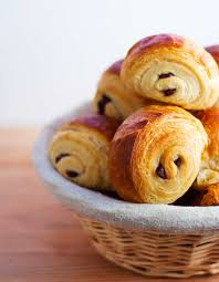 Pains Au Chocolat Chocolatines Maison Pour 8 Personnes Recettes Elle A Table