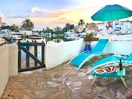 Splendide Maison De Pecheur Sur L Eau 25m2 De Terrasses Parking Et Wifi Empuriabrava Decoration Exterieur Empuriabrava Vacances Espagne