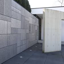 Privathaus Essen Fassade Aus Aluminiumschaum Hausturanlage Hi Jansen Mit Wendeflugel Komplett Innen Und Aussen Mit Messingblech Fassade Aluminium Architektur