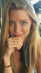 Pin By Abeer On Portrait Girls Blonde Hair Girl Beautiful Blonde Girl Beauty