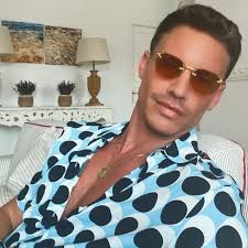 Model Jeff Thomas accidentally falls to death taking selfie, says agent