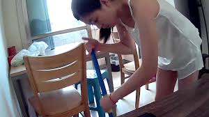 走光-小姨子帮我拖地弯腰的时候两颗粉红的奶头一清二楚- 91热爆