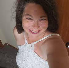 My sister Allisyn Hardee Lambes is always the life of the party 🎉 and I  named this #bigdeal printed top after her “CONFETTI”. It's almost sold out!  ..... Check it out here: