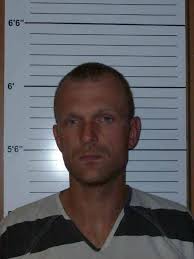 Chickasaw and Floyd sheriffs seek felon who fled through bean field