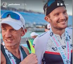 Frodeno war zum zeitpunkt von sanders' erster langdistanz bereits olympiasieger und vollzog in dessen erstem profijahr 2014 mit einem dritten platz beim ironman frankfurt ebenfalls den wechsel auf die langstrecke. Jan Frodeno Startet Eine Umfrage Um Herauszufinden Ob Er Die Herausforderung Von Lionel Sanders Annehmen Soll Oder Nicht Not