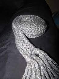Knit a scarf for yourself and your family. Free Pattern 1 Hour 1 Skein 1 Spectacularly Sparkly Scarf Hookers Don T Bite